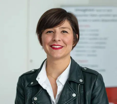 Camille, Experte appels d'offres