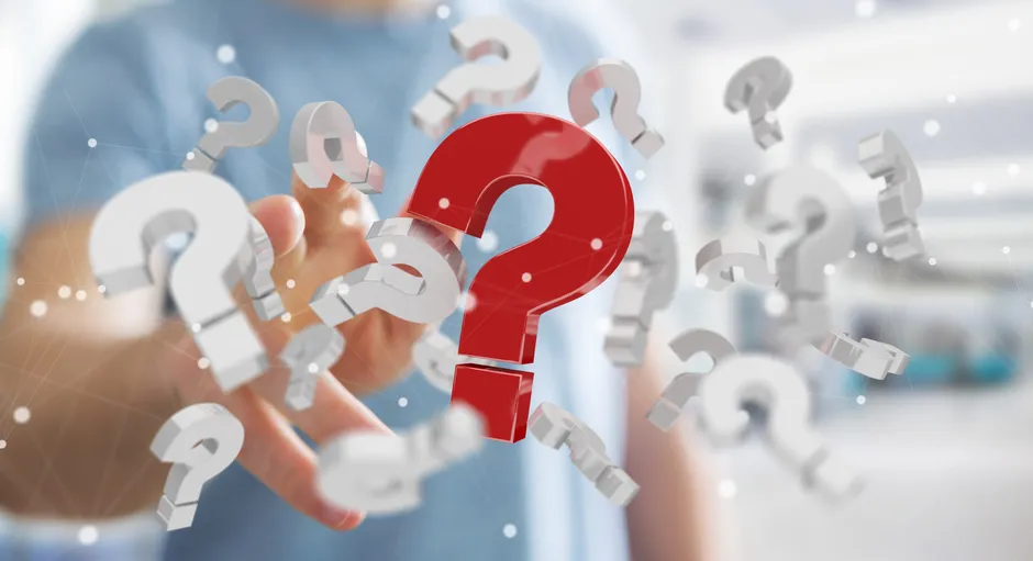 Main entourée de points d'interrogation en trois dimensions