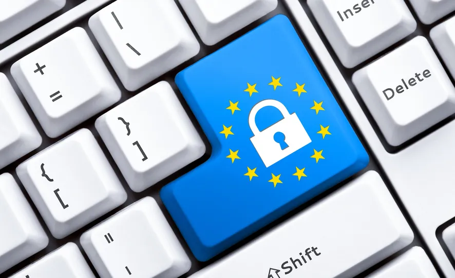 Touche de clavier marquée d'un cadenas entouré d'étoiles européennes